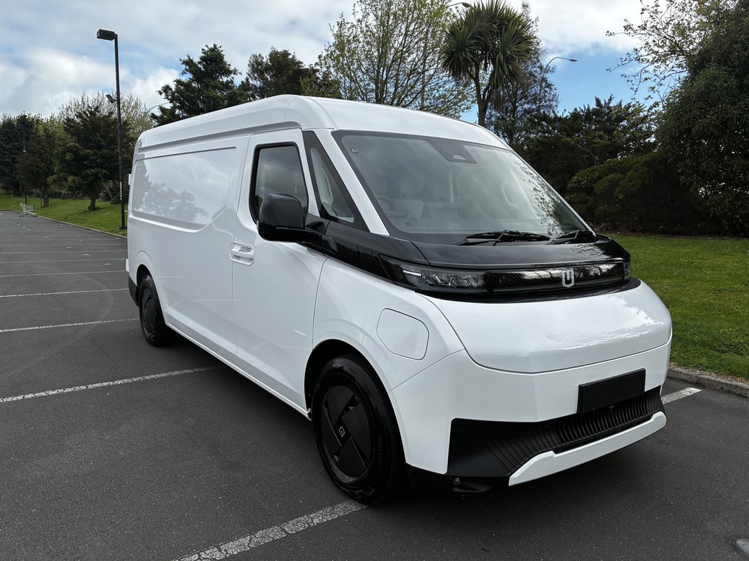 2026 Farizon SuperVan L2H2 at Ebbett The Base