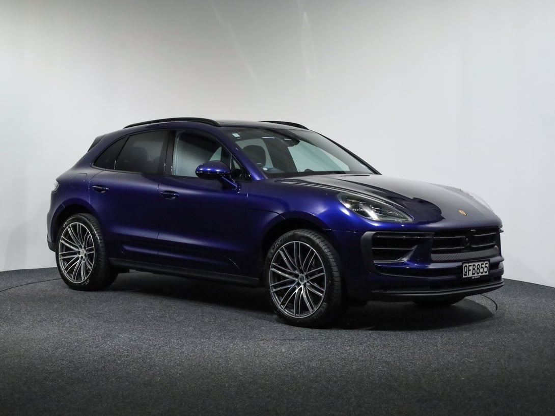 2023 Porsche Macan at Ebbett Volkswagen & Škoda Hamilton