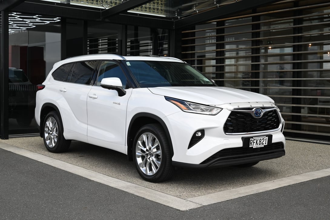 2023 Toyota Highlander at Ebbett Toyota Hamilton