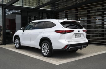2023 Toyota Highlander at Ebbett Toyota Hamilton
