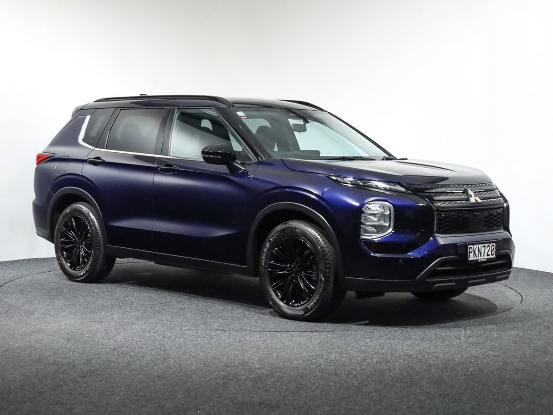 2022 Mitsubishi Outlander at Ebbett Hamilton