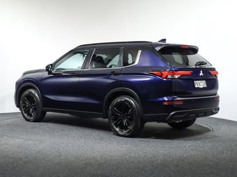 2022 Mitsubishi Outlander at Ebbett Hamilton