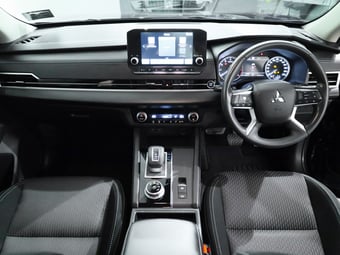 2022 Mitsubishi Outlander at Ebbett Hamilton