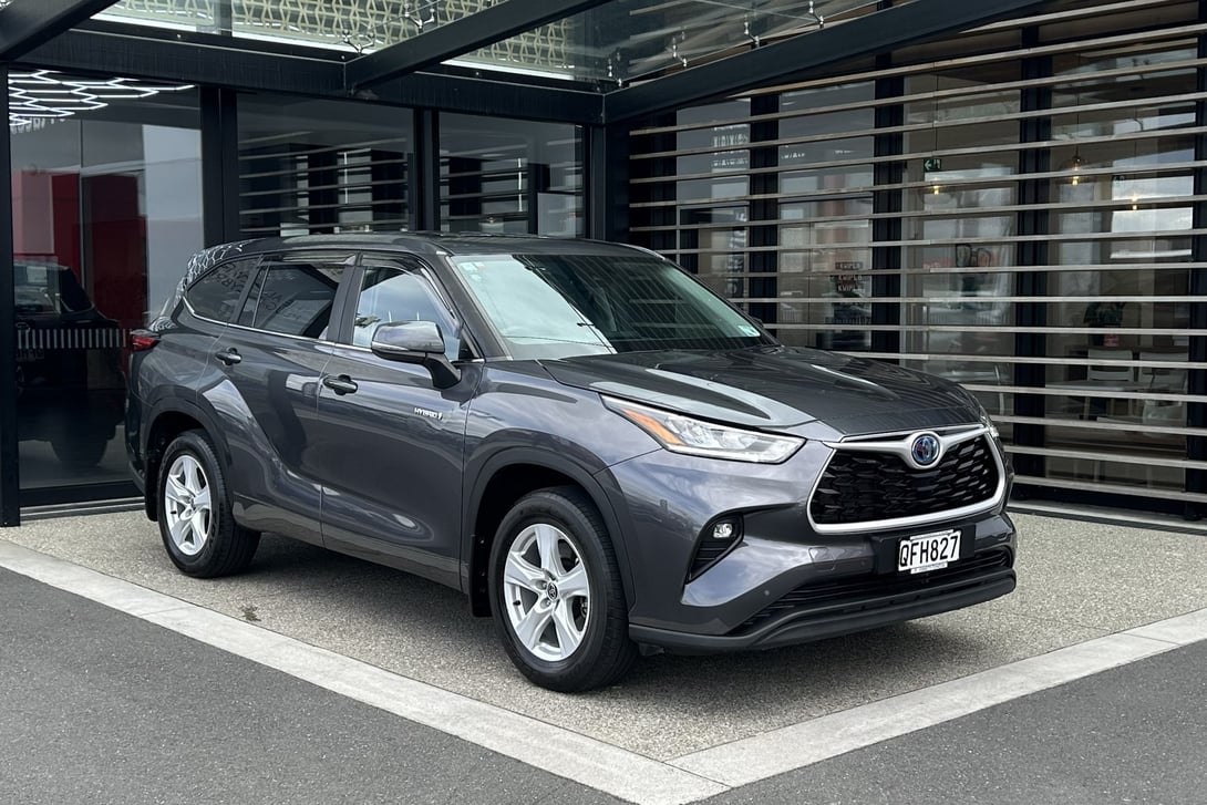 2023 Toyota Highlander at Ebbett Toyota Hamilton