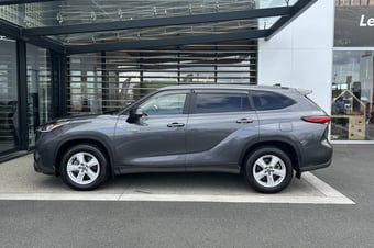 2023 Toyota Highlander at Ebbett Toyota Hamilton