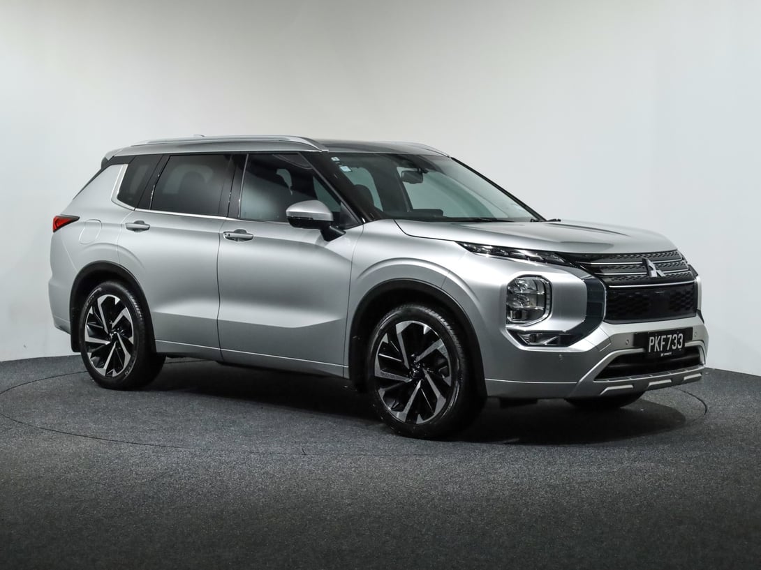 2022 Mitsubishi Outlander at Ebbett Hamilton