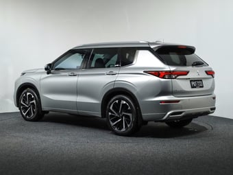 2022 Mitsubishi Outlander at Ebbett Hamilton