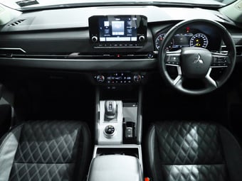 2022 Mitsubishi Outlander at Ebbett Hamilton