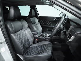 2022 Mitsubishi Outlander at Ebbett Hamilton