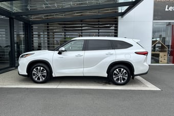 2022 Toyota Highlander at Ebbett Toyota Hamilton
