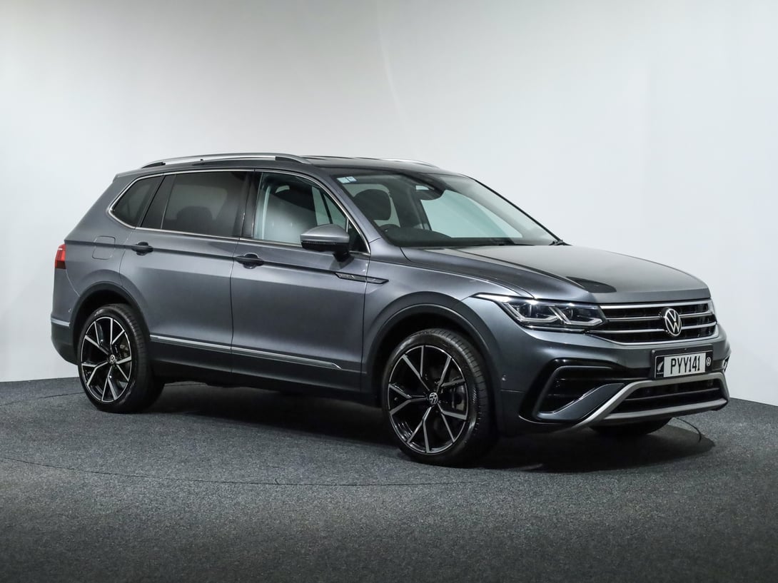 2023 Volkswagen Tiguan at Ebbett Volkswagen & Škoda Hamilton