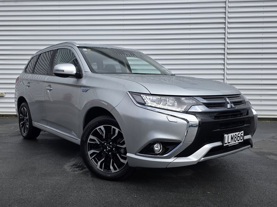 2018 Mitsubishi Outlander at Johnston Ebbett