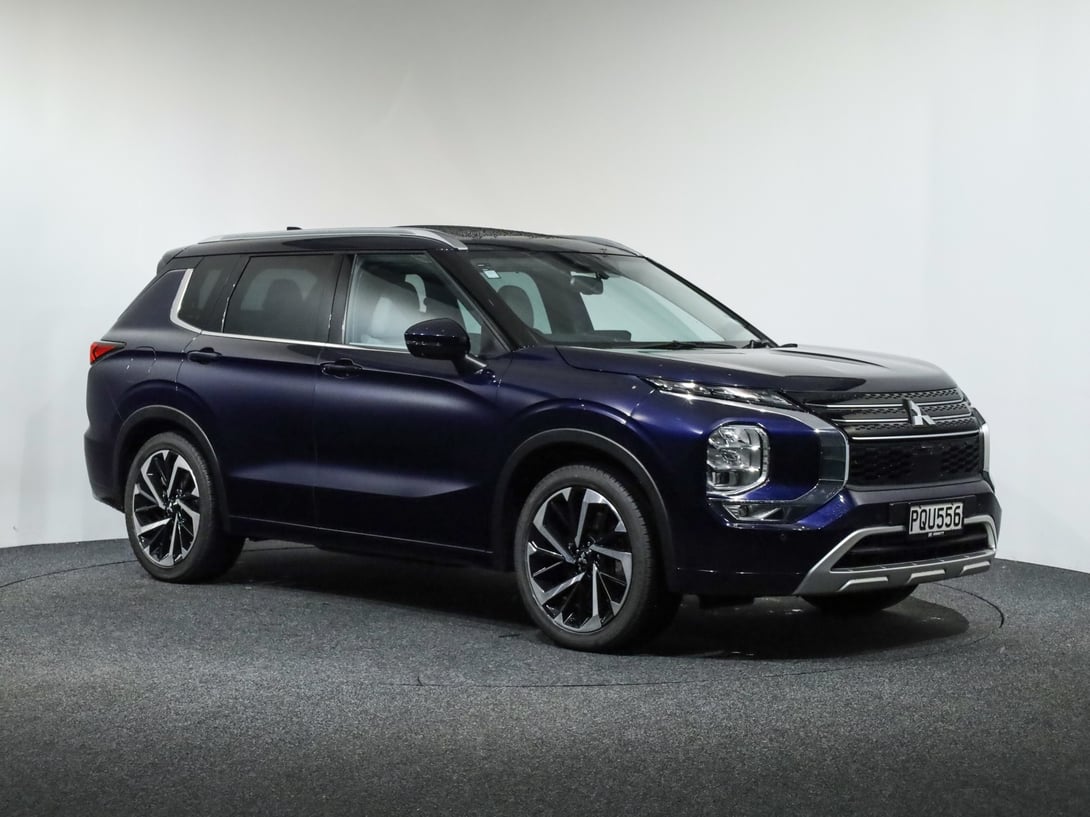 2023 Mitsubishi Outlander at Ebbett Volkswagen & Škoda Hamilton