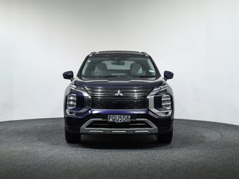 2023 Mitsubishi Outlander at Ebbett Volkswagen & Škoda Hamilton