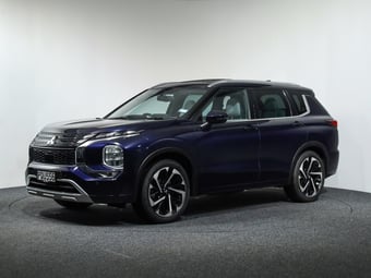 2023 Mitsubishi Outlander at Ebbett Volkswagen & Škoda Hamilton