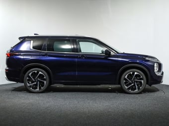 2023 Mitsubishi Outlander at Ebbett Volkswagen & Škoda Hamilton
