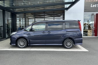 2017 Toyota Noah at Ebbett Toyota Hamilton