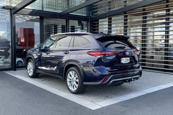 2023 Toyota Highlander at Ebbett Toyota Hamilton