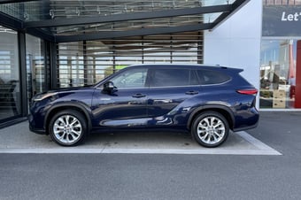2023 Toyota Highlander at Ebbett Toyota Hamilton