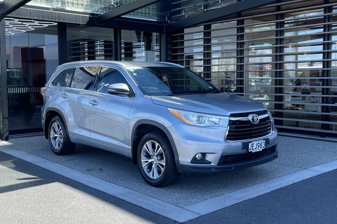2015 Toyota Highlander at Ebbett Toyota Hamilton