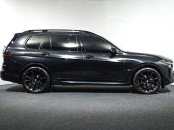 2024 BMW X7 at Ebbett Volkswagen & Škoda Hamilton