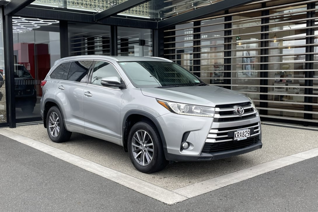2017 Toyota Highlander at Ebbett Toyota Hamilton