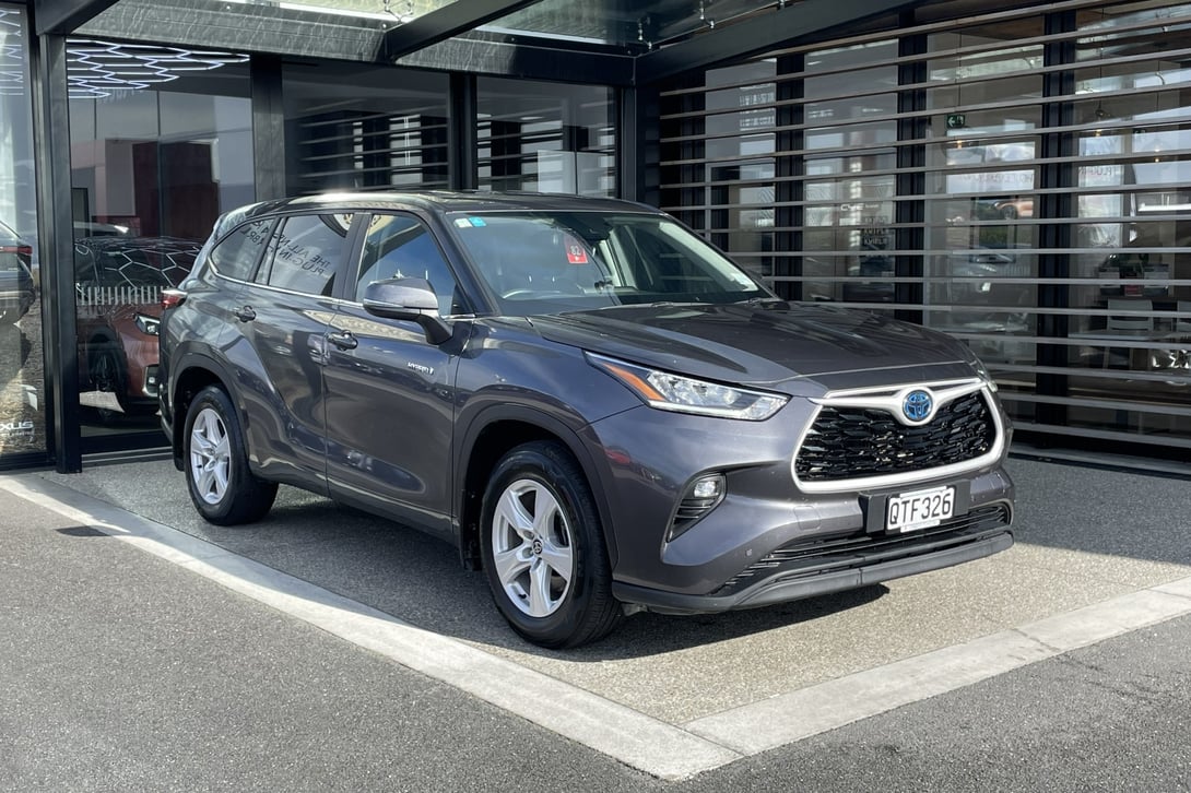 2024 Toyota Highlander at Ebbett Toyota Hamilton