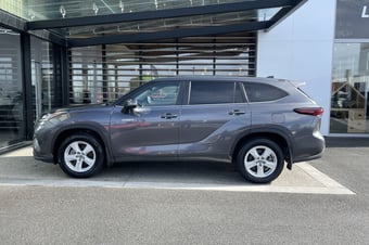 2024 Toyota Highlander at Ebbett Toyota Hamilton