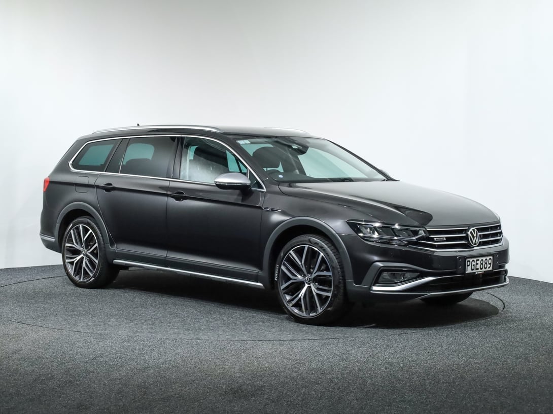 2022 Volkswagen Passat at Ebbett Volkswagen & Škoda Hamilton