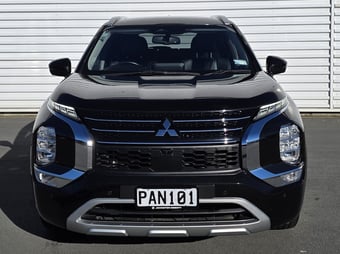 2022 Mitsubishi Outlander at Johnston Ebbett