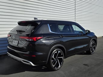 2022 Mitsubishi Outlander at Johnston Ebbett