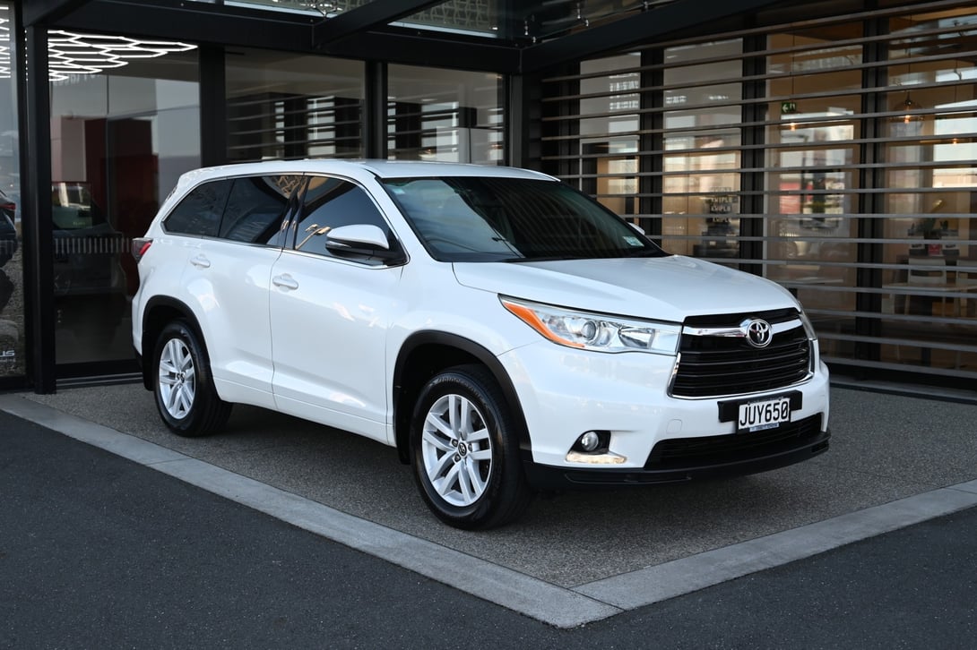 2016 Toyota Highlander at Ebbett Toyota Hamilton