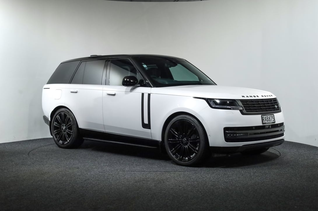 2025 Land Rover Range Rover at Duncan & Ebbett Hamilton