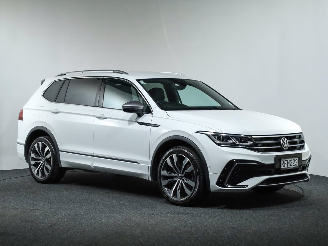 2025 Volkswagen Tiguan Allspace at Ebbett Volkswagen & Škoda Hamilton