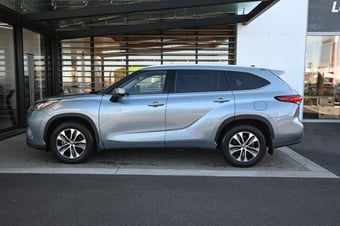 2022 Toyota Highlander at Ebbett Toyota Hamilton