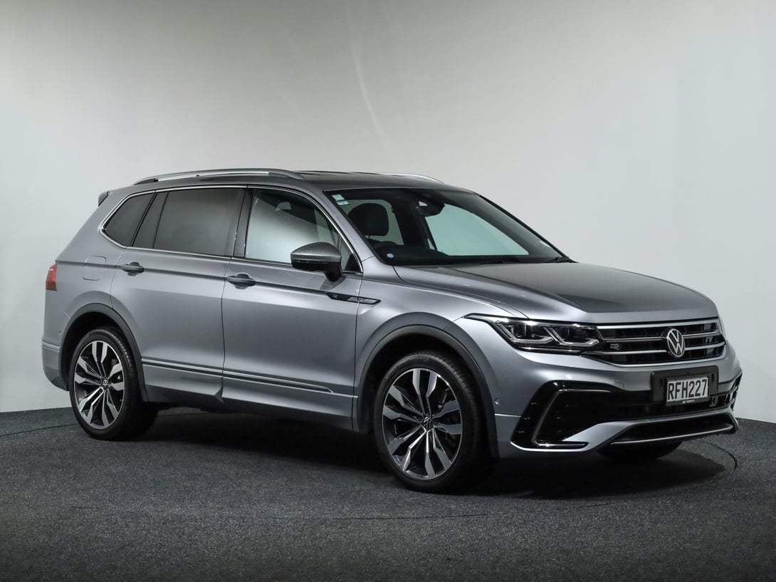 2025 Volkswagen Tiguan Allspace at Ebbett Volkswagen & Škoda Hamilton