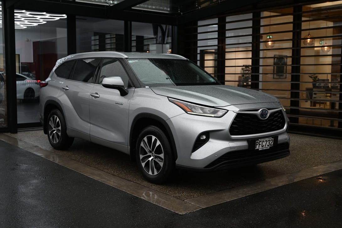 2022 Toyota Highlander at Ebbett Toyota Hamilton