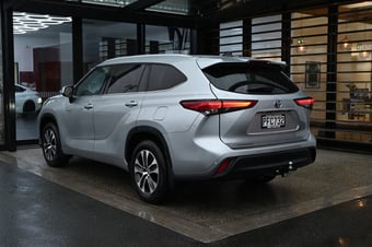 2022 Toyota Highlander at Ebbett Toyota Hamilton