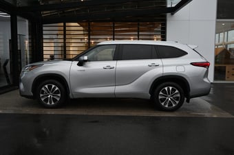 2022 Toyota Highlander at Ebbett Toyota Hamilton