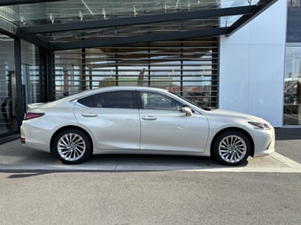 2021 Lexus ES 300H at Lexus of Hamilton