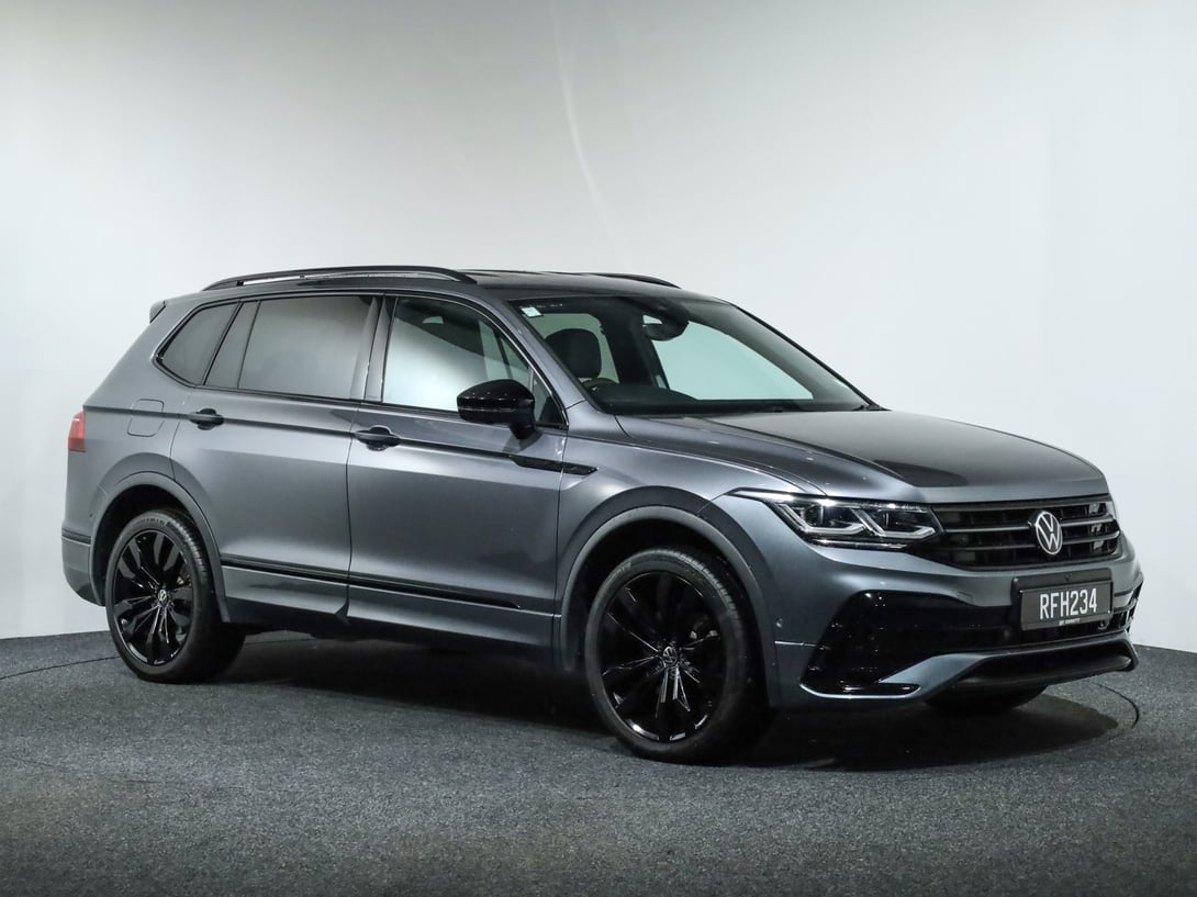 2025 Volkswagen Tiguan at Ebbett Volkswagen & Škoda Hamilton