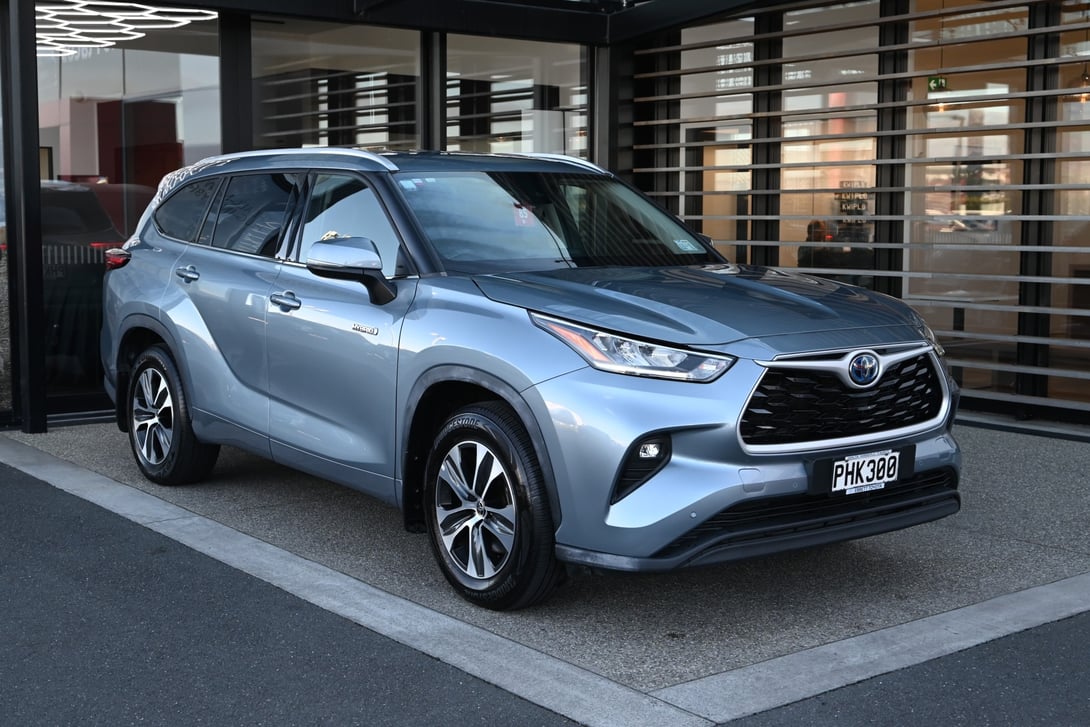 2022 Toyota Highlander at Ebbett Toyota Hamilton