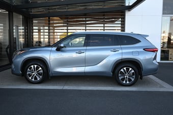 2022 Toyota Highlander at Ebbett Toyota Hamilton