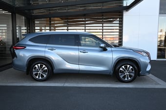 2022 Toyota Highlander at Ebbett Toyota Hamilton