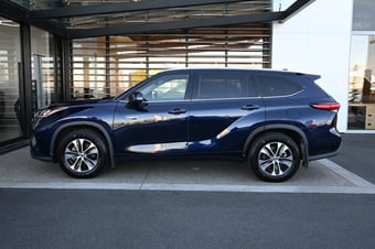 2022 Toyota Highlander at Ebbett Toyota Hamilton