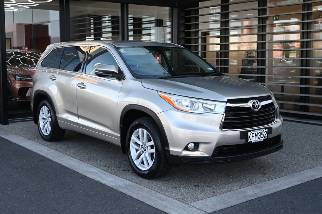 2016 Toyota Highlander at Ebbett Toyota Hamilton