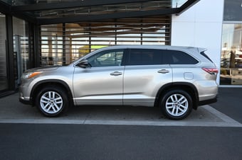 2016 Toyota Highlander at Ebbett Toyota Hamilton