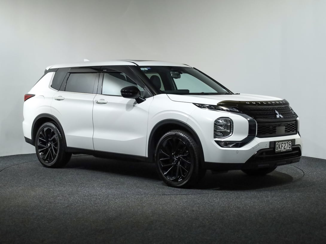 2024 Mitsubishi Outlander at Ebbett Hamilton