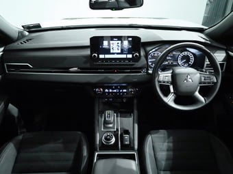 2024 Mitsubishi Outlander at Ebbett Hamilton