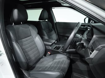 2024 Mitsubishi Outlander at Ebbett Hamilton